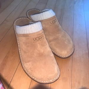 Ugg boot clogs size 9 like new